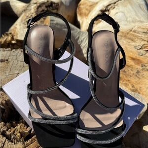 TOP Moda Women's Black and Silver Strappy Heels